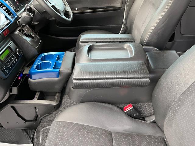 ハイエースバン スーパーＧＬ　ダークプライム　４型ローダウンカスタム　バッドフェイス　ＴＲＤグリル　２０インチアルミホイール　ＬＥＤライト＆フォグ　２インチダウン　スライドセカンドシート　フローリングパネル　荷室フィルム　スロコン　社外ナビ（77枚目）