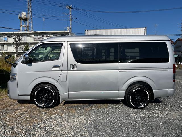 ハイエースワゴン ＧＬ　５型　１０人乗り　社外ナビ　バックカメラ　ＥＴＣ　トヨタセーフティセンス　１６インチアルミ　ウッド調インパネ　レザー調シートカバー　ダブル後席モニター　デジタルルームミラー式ドラレコ　スマートキー（6枚目）