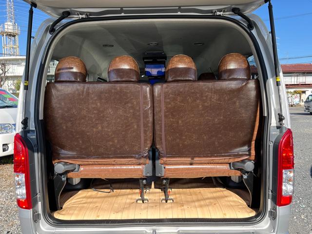 ハイエースワゴン ＧＬ　５型　１０人乗り　社外ナビ　バックカメラ　ＥＴＣ　トヨタセーフティセンス　１６インチアルミ　ウッド調インパネ　レザー調シートカバー　ダブル後席モニター　デジタルルームミラー式ドラレコ　スマートキー（10枚目）