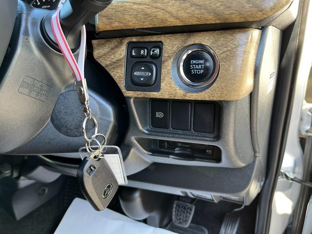 ハイエースワゴン ＧＬ　５型　１０人乗り　社外ナビ　バックカメラ　ＥＴＣ　トヨタセーフティセンス　１６インチアルミ　ウッド調インパネ　レザー調シートカバー　ダブル後席モニター　デジタルルームミラー式ドラレコ　スマートキー（12枚目）