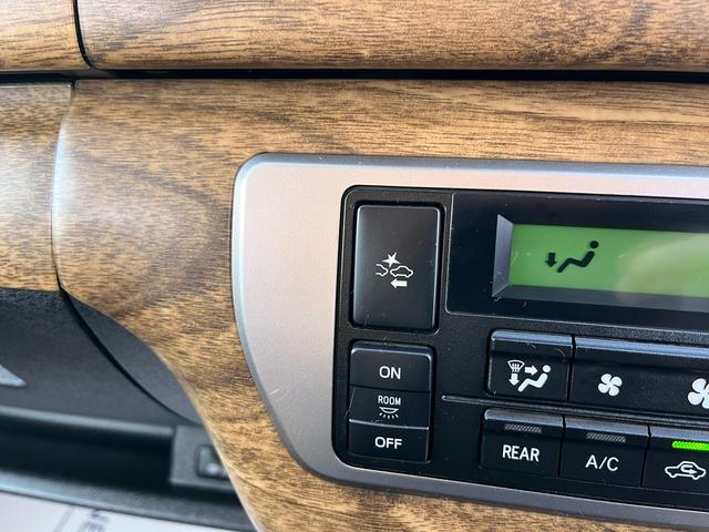 ハイエースワゴン ＧＬ　５型　１０人乗り　社外ナビ　バックカメラ　ＥＴＣ　トヨタセーフティセンス　１６インチアルミ　ウッド調インパネ　レザー調シートカバー　ダブル後席モニター　デジタルルームミラー式ドラレコ　スマートキー（14枚目）