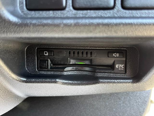 ハイエースワゴン ＧＬ　５型　１０人乗り　社外ナビ　バックカメラ　ＥＴＣ　トヨタセーフティセンス　１６インチアルミ　ウッド調インパネ　レザー調シートカバー　ダブル後席モニター　デジタルルームミラー式ドラレコ　スマートキー（25枚目）