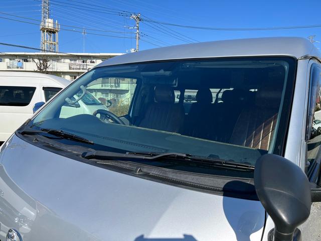 ハイエースワゴン ＧＬ　５型　１０人乗り　社外ナビ　バックカメラ　ＥＴＣ　トヨタセーフティセンス　１６インチアルミ　ウッド調インパネ　レザー調シートカバー　ダブル後席モニター　デジタルルームミラー式ドラレコ　スマートキー（33枚目）