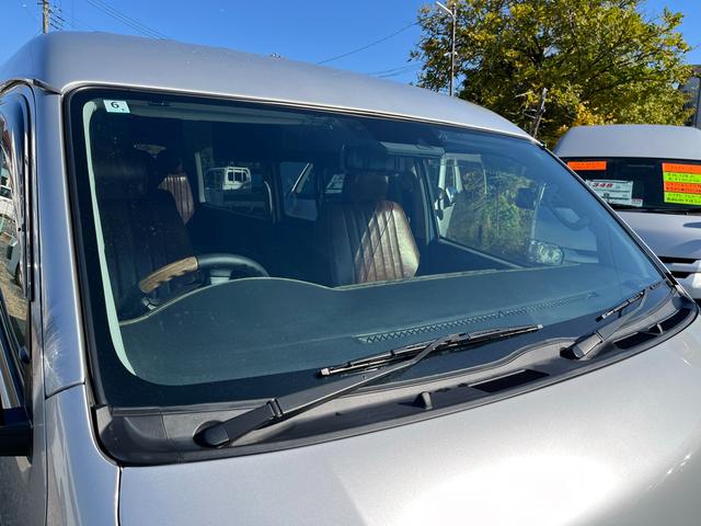 ハイエースワゴン ＧＬ　５型　１０人乗り　社外ナビ　バックカメラ　ＥＴＣ　トヨタセーフティセンス　１６インチアルミ　ウッド調インパネ　レザー調シートカバー　ダブル後席モニター　デジタルルームミラー式ドラレコ　スマートキー（37枚目）