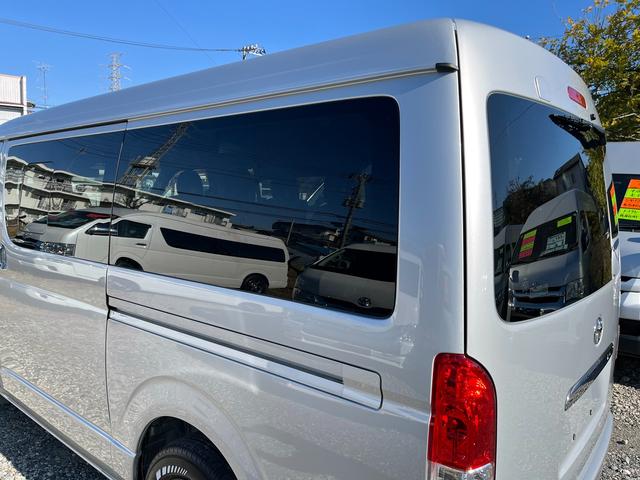 ハイエースワゴン ＧＬ　５型　１０人乗り　社外ナビ　バックカメラ　ＥＴＣ　トヨタセーフティセンス　１６インチアルミ　ウッド調インパネ　レザー調シートカバー　ダブル後席モニター　デジタルルームミラー式ドラレコ　スマートキー（56枚目）