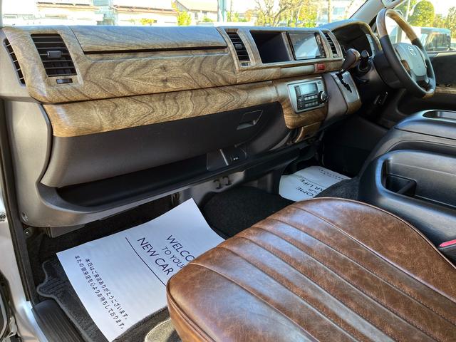 ハイエースワゴン ＧＬ　５型　１０人乗り　社外ナビ　バックカメラ　ＥＴＣ　トヨタセーフティセンス　１６インチアルミ　ウッド調インパネ　レザー調シートカバー　ダブル後席モニター　デジタルルームミラー式ドラレコ　スマートキー（73枚目）