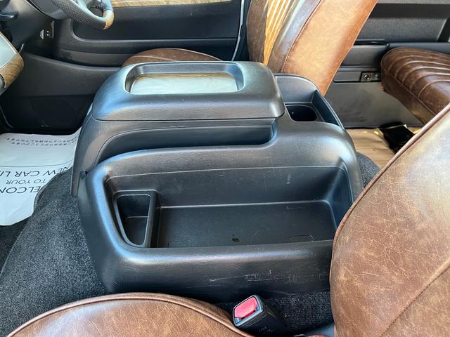 ハイエースワゴン ＧＬ　５型　１０人乗り　社外ナビ　バックカメラ　ＥＴＣ　トヨタセーフティセンス　１６インチアルミ　ウッド調インパネ　レザー調シートカバー　ダブル後席モニター　デジタルルームミラー式ドラレコ　スマートキー（74枚目）