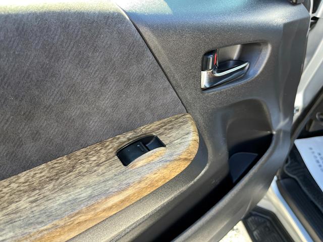 ハイエースワゴン ＧＬ　５型　１０人乗り　社外ナビ　バックカメラ　ＥＴＣ　トヨタセーフティセンス　１６インチアルミ　ウッド調インパネ　レザー調シートカバー　ダブル後席モニター　デジタルルームミラー式ドラレコ　スマートキー（77枚目）