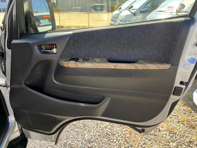 ハイエースワゴン ＧＬ　５型　１０人乗り　社外ナビ　バックカメラ　ＥＴＣ　トヨタセーフティセンス　１６インチアルミ　ウッド調インパネ　レザー調シートカバー　ダブル後席モニター　デジタルルームミラー式ドラレコ　スマートキー（78枚目）