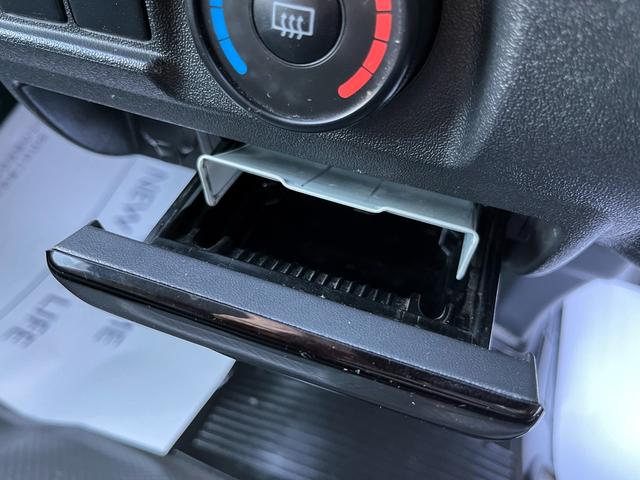 ハイエースバン ロングDX 4型 社外ナビ バックカメラ ETC ローダウン 新品16インチアルミホイール&タイヤ インナーブラックライト 電格ミラー スーパーGLセカンドシート シートカバー ドラレコ プライバシーガラス(25枚目)