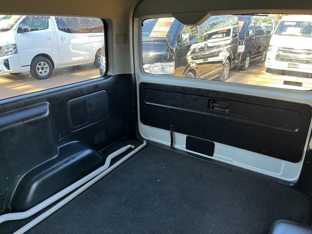 ハイエースバン ロングワイドスーパーGL 5型 2.8ディーゼル ワンオーナー 純正ナビ バックカメラ ETC2.0 ローダウン 16インチアルミ 新品PARADAタイヤ モデリスタエアロ LEDライト シートカバー 前後ソナー ドラレコ(67枚目)