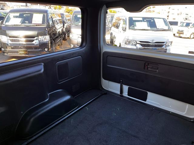 ハイエースバン スーパーＧＬ　ダークプライムＩＩ　５型　トヨタセーフティセンス　電動スライドドア　フロントエアロ　純正ナビ　バックカメラ　ＥＴＣ２．０　ＡＣ１００Ｖ電源　ドラレコ　スマートキー　プッシュスタート（68枚目）
