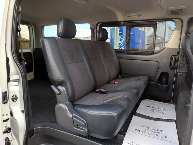 ハイエースバン スーパーGL ダークプライム 4型 3.0ディーゼルターボ 2インチローダウン 17インチアルミホイール フロントエアロ スライド窓 イージークローザー 木目調パネル 純正ナビフルセグTV バックカメラ ETC タイベル交換済み(9枚目)