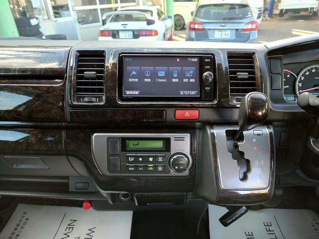 ハイエースバン スーパーGL ダークプライム 4型 3.0ディーゼルターボ 2インチローダウン 17インチアルミホイール フロントエアロ スライド窓 イージークローザー 木目調パネル 純正ナビフルセグTV バックカメラ ETC タイベル交換済み(12枚目)