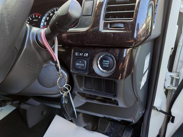 ハイエースバン スーパーGL ダークプライム 4型 3.0ディーゼルターボ 2インチローダウン 17インチアルミホイール フロントエアロ スライド窓 イージークローザー 木目調パネル 純正ナビフルセグTV バックカメラ ETC タイベル交換済み(13枚目)