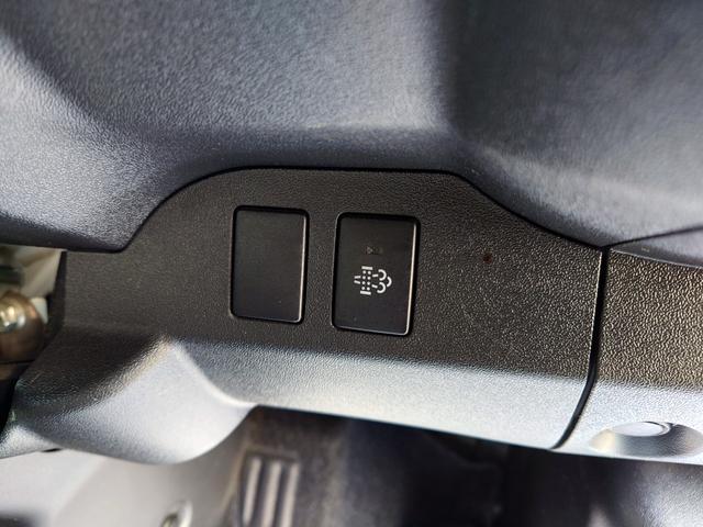 ハイエースバン スーパーGL ダークプライム 4型 3.0ディーゼルターボ 2インチローダウン 17インチアルミホイール フロントエアロ スライド窓 イージークローザー 木目調パネル 純正ナビフルセグTV バックカメラ ETC タイベル交換済み(14枚目)