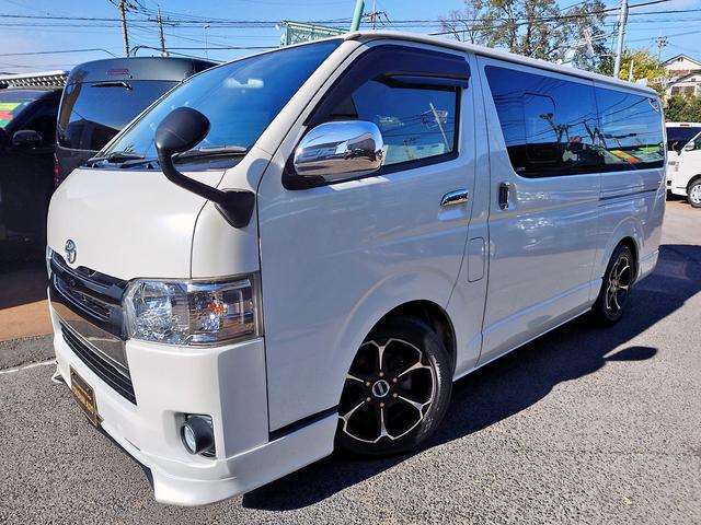 ハイエースバン スーパーGL ダークプライム 4型 3.0ディーゼルターボ 2インチローダウン 17インチアルミホイール フロントエアロ スライド窓 イージークローザー 木目調パネル 純正ナビフルセグTV バックカメラ ETC タイベル交換済み(16枚目)