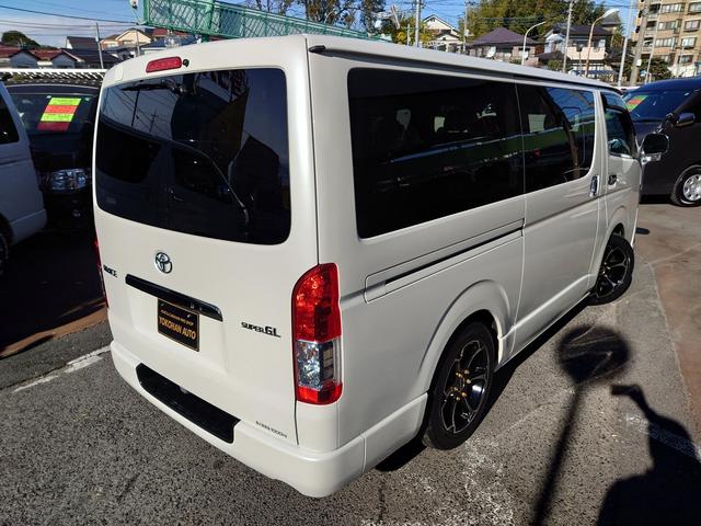 ハイエースバン スーパーGL ダークプライム 4型 3.0ディーゼルターボ 2インチローダウン 17インチアルミホイール フロントエアロ スライド窓 イージークローザー 木目調パネル 純正ナビフルセグTV バックカメラ ETC タイベル交換済み(17枚目)