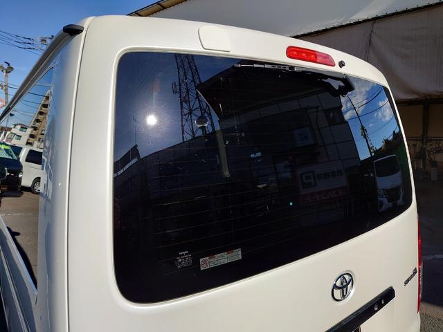 ハイエースバン スーパーGL ダークプライム 4型 3.0ディーゼルターボ 2インチローダウン 17インチアルミホイール フロントエアロ スライド窓 イージークローザー 木目調パネル 純正ナビフルセグTV バックカメラ ETC タイベル交換済み(44枚目)