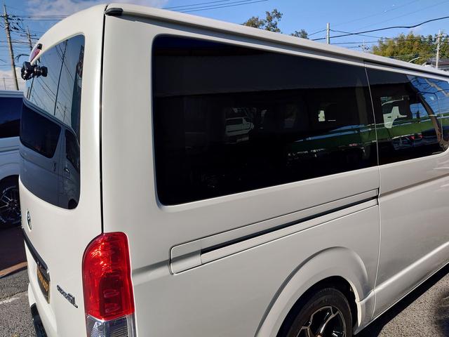 ハイエースバン スーパーGL ダークプライム 4型 3.0ディーゼルターボ 2インチローダウン 17インチアルミホイール フロントエアロ スライド窓 イージークローザー 木目調パネル 純正ナビフルセグTV バックカメラ ETC タイベル交換済み(46枚目)