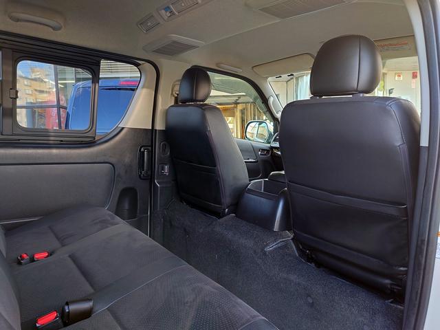 ハイエースバン スーパーGL ダークプライム 4型 3.0ディーゼルターボ 2インチローダウン 17インチアルミホイール フロントエアロ スライド窓 イージークローザー 木目調パネル 純正ナビフルセグTV バックカメラ ETC タイベル交換済み(54枚目)