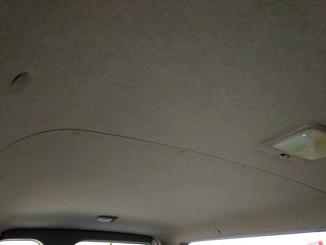 ハイエースバン スーパーGL ダークプライム 4型 3.0ディーゼルターボ 2インチローダウン 17インチアルミホイール フロントエアロ スライド窓 イージークローザー 木目調パネル 純正ナビフルセグTV バックカメラ ETC タイベル交換済み(55枚目)