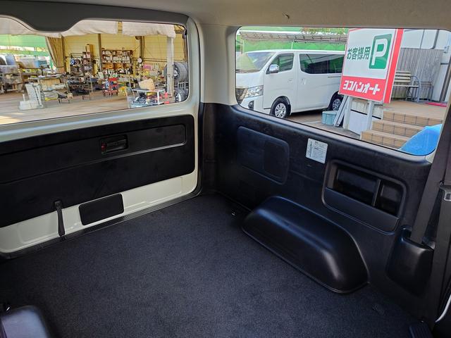 ハイエースバン スーパーGL ダークプライム 4型 3.0ディーゼルターボ 2インチローダウン 17インチアルミホイール フロントエアロ スライド窓 イージークローザー 木目調パネル 純正ナビフルセグTV バックカメラ ETC タイベル交換済み(56枚目)
