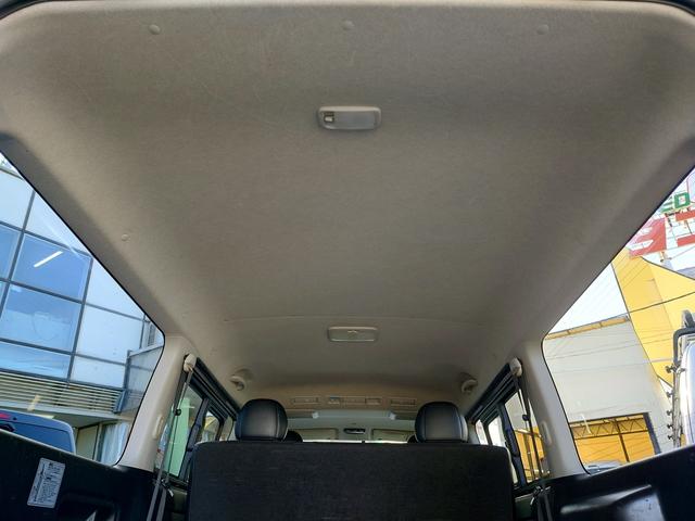 ハイエースバン スーパーGL ダークプライム 4型 3.0ディーゼルターボ 2インチローダウン 17インチアルミホイール フロントエアロ スライド窓 イージークローザー 木目調パネル 純正ナビフルセグTV バックカメラ ETC タイベル交換済み(57枚目)