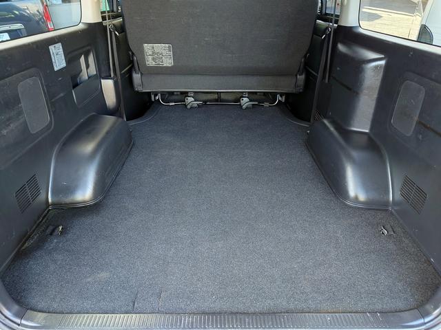 ハイエースバン スーパーGL ダークプライム 4型 3.0ディーゼルターボ 2インチローダウン 17インチアルミホイール フロントエアロ スライド窓 イージークローザー 木目調パネル 純正ナビフルセグTV バックカメラ ETC タイベル交換済み(58枚目)