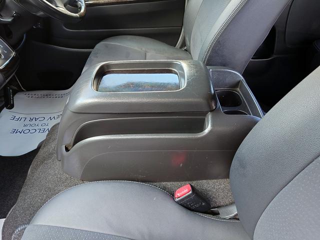 ハイエースバン スーパーGL ダークプライム 4型 3.0ディーゼルターボ 2インチローダウン 17インチアルミホイール フロントエアロ スライド窓 イージークローザー 木目調パネル 純正ナビフルセグTV バックカメラ ETC タイベル交換済み(71枚目)