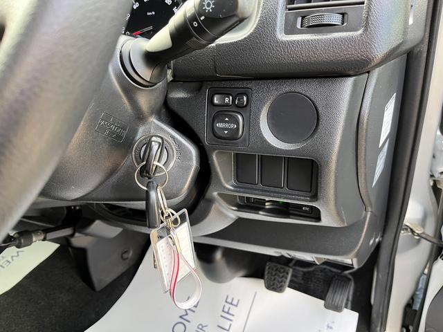 レジアスエースバン ロングスーパーGL 4型 3.0ディーゼルターボ 4WD 純正ナビ バックカメラ ETC LEDライト スライド窓 イージークローザー プライバシーガラス Wエアコン(13枚目)