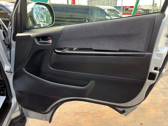 レジアスエースバン ロングスーパーGL 4型 3.0ディーゼルターボ 4WD 純正ナビ バックカメラ ETC LEDライト スライド窓 イージークローザー プライバシーガラス Wエアコン(74枚目)