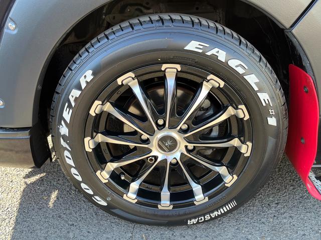 ハイエースバン スーパーＧＬ　ダークプライム　４型　ディーゼル　社外ナビ　ベッドキット　内装カスタム　ソーラーパネル　サブバッテリー　ＦＦヒーター　レカロシート　オーリンズＲサス　足回り改　バッドフェイス　２インチダウン　スライド式セカンドシート（21枚目）