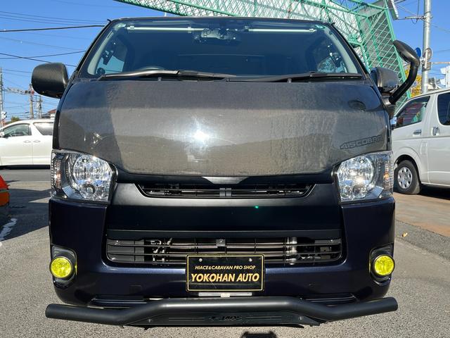 ハイエースバン スーパーＧＬ　ダークプライム　４型　ディーゼル　社外ナビ　ベッドキット　内装カスタム　ソーラーパネル　サブバッテリー　ＦＦヒーター　レカロシート　オーリンズＲサス　足回り改　バッドフェイス　２インチダウン　スライド式セカンドシート（33枚目）