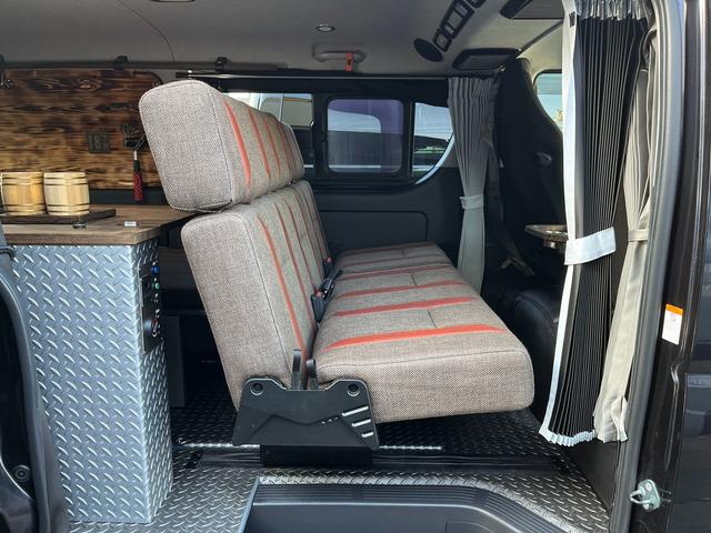 ハイエースバン スーパーＧＬ　ダークプライム　４型　ディーゼル　社外ナビ　ベッドキット　内装カスタム　ソーラーパネル　サブバッテリー　ＦＦヒーター　レカロシート　オーリンズＲサス　足回り改　バッドフェイス　２インチダウン　スライド式セカンドシート（58枚目）