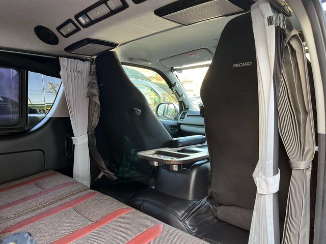 ハイエースバン スーパーＧＬ　ダークプライム　４型　ディーゼル　社外ナビ　ベッドキット　内装カスタム　ソーラーパネル　サブバッテリー　ＦＦヒーター　レカロシート　オーリンズＲサス　足回り改　バッドフェイス　２インチダウン　スライド式セカンドシート（59枚目）