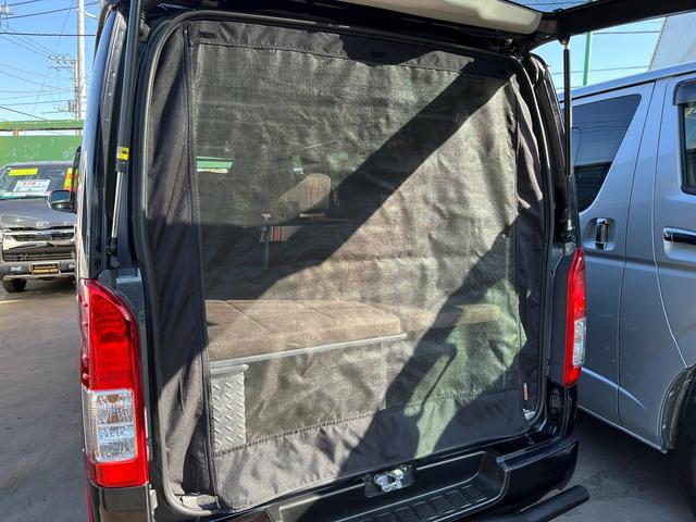 ハイエースバン スーパーＧＬ　ダークプライム　４型　ディーゼル　社外ナビ　ベッドキット　内装カスタム　ソーラーパネル　サブバッテリー　ＦＦヒーター　レカロシート　オーリンズＲサス　足回り改　バッドフェイス　２インチダウン　スライド式セカンドシート（69枚目）