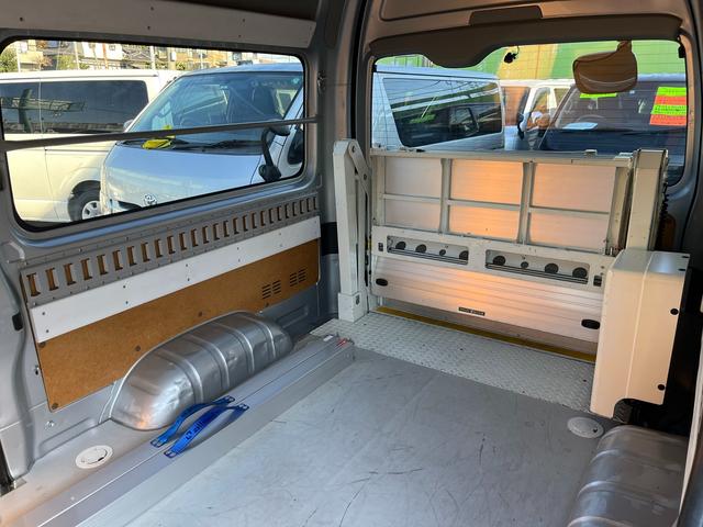 ハイエースバン ロングDX 4型 ハイルーフ パワーリフト付き 荷室ラッシングレール ワンオーナー禁煙 フロア板張り スライド窓 プライバシーガラス 社外ナビ バックカメラ ETC(70枚目)