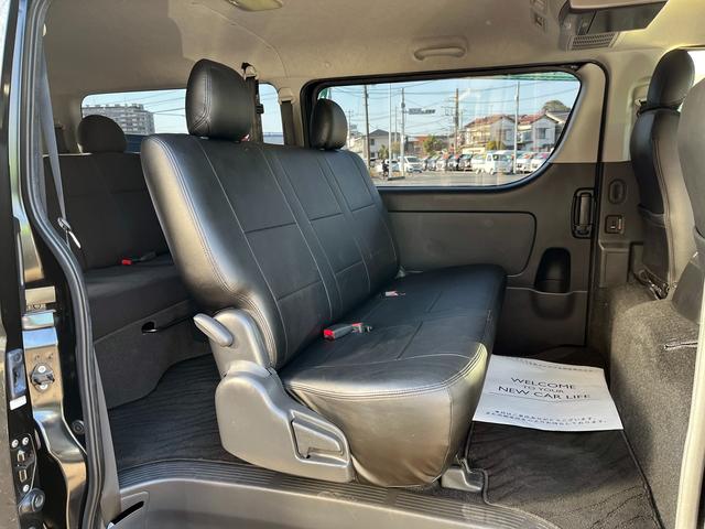 レジアスエースバン ロングＤＸ　ＧＬパッケージ　４型　３．０ディーゼル　５ナンバー１０人乗り公認改造　５ＭＴ　エアロ　１６インチアルミホイール　ローダウン　後席モニター　デジタルルームミラー　クルーズコントロール　社外ナビ　サブウーハー（9枚目）