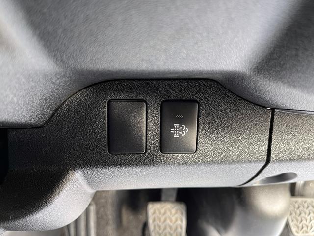 レジアスエースバン ロングＤＸ　ＧＬパッケージ　４型　３．０ディーゼル　５ナンバー１０人乗り公認改造　５ＭＴ　エアロ　１６インチアルミホイール　ローダウン　後席モニター　デジタルルームミラー　クルーズコントロール　社外ナビ　サブウーハー（16枚目）