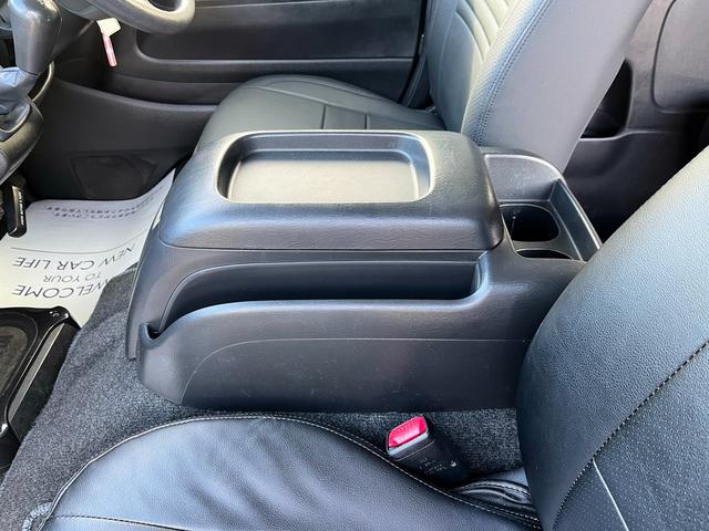 レジアスエースバン ロングＤＸ　ＧＬパッケージ　４型　３．０ディーゼル　５ナンバー１０人乗り公認改造　５ＭＴ　エアロ　１６インチアルミホイール　ローダウン　後席モニター　デジタルルームミラー　クルーズコントロール　社外ナビ　サブウーハー（76枚目）