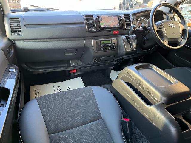 レジアスエースバン スーパーＧＬ　ダークプライム　４型　３．０ディーゼルターボ　寒冷地仕様　純正ナビ　モデリスタエアロ　リアスポイラー　１５インチアルミホイール　ＬＥＤライト＆フォグ　荷室フィルム　電動スライドドア　ＬＥＤ室内灯　バックカメラ　ＥＴＣ（8枚目）