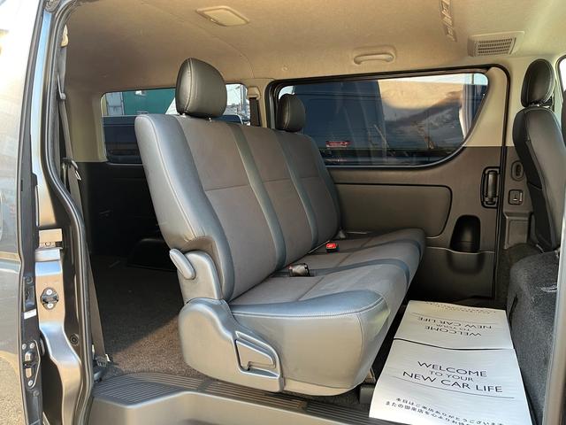 レジアスエースバン スーパーＧＬ　ダークプライム　４型　３．０ディーゼルターボ　寒冷地仕様　純正ナビ　モデリスタエアロ　リアスポイラー　１５インチアルミホイール　ＬＥＤライト＆フォグ　荷室フィルム　電動スライドドア　ＬＥＤ室内灯　バックカメラ　ＥＴＣ（9枚目）