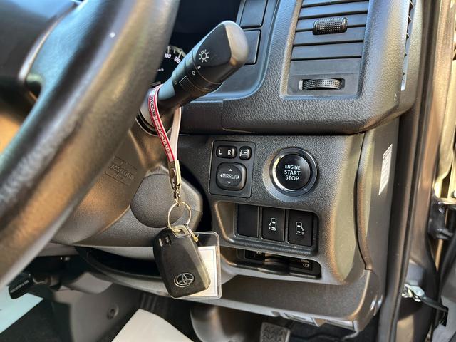 レジアスエースバン スーパーＧＬ　ダークプライム　４型　３．０ディーゼルターボ　寒冷地仕様　純正ナビ　モデリスタエアロ　リアスポイラー　１５インチアルミホイール　ＬＥＤライト＆フォグ　荷室フィルム　電動スライドドア　ＬＥＤ室内灯　バックカメラ　ＥＴＣ（12枚目）