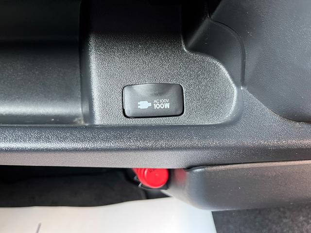 レジアスエースバン スーパーＧＬ　ダークプライム　４型　３．０ディーゼルターボ　寒冷地仕様　純正ナビ　モデリスタエアロ　リアスポイラー　１５インチアルミホイール　ＬＥＤライト＆フォグ　荷室フィルム　電動スライドドア　ＬＥＤ室内灯　バックカメラ　ＥＴＣ（23枚目）