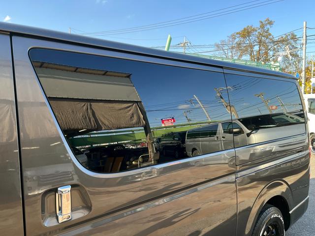 レジアスエースバン スーパーＧＬ　ダークプライム　４型　３．０ディーゼルターボ　寒冷地仕様　純正ナビ　モデリスタエアロ　リアスポイラー　１５インチアルミホイール　ＬＥＤライト＆フォグ　荷室フィルム　電動スライドドア　ＬＥＤ室内灯　バックカメラ　ＥＴＣ（36枚目）