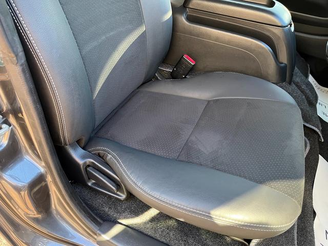 レジアスエースバン スーパーＧＬ　ダークプライム　４型　３．０ディーゼルターボ　寒冷地仕様　純正ナビ　モデリスタエアロ　リアスポイラー　１５インチアルミホイール　ＬＥＤライト＆フォグ　荷室フィルム　電動スライドドア　ＬＥＤ室内灯　バックカメラ　ＥＴＣ（54枚目）