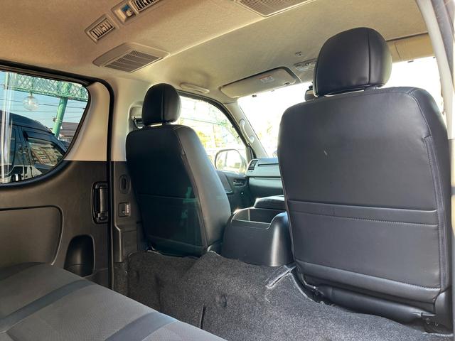 レジアスエースバン スーパーＧＬ　ダークプライム　４型　３．０ディーゼルターボ　寒冷地仕様　純正ナビ　モデリスタエアロ　リアスポイラー　１５インチアルミホイール　ＬＥＤライト＆フォグ　荷室フィルム　電動スライドドア　ＬＥＤ室内灯　バックカメラ　ＥＴＣ（56枚目）