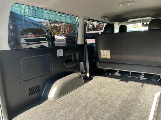 レジアスエースバン スーパーＧＬ　ダークプライム　４型　３．０ディーゼルターボ　寒冷地仕様　純正ナビ　モデリスタエアロ　リアスポイラー　１５インチアルミホイール　ＬＥＤライト＆フォグ　荷室フィルム　電動スライドドア　ＬＥＤ室内灯　バックカメラ　ＥＴＣ（61枚目）