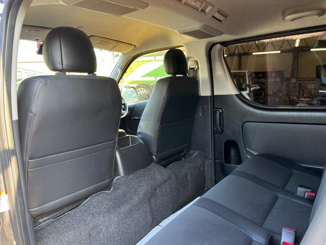 レジアスエースバン スーパーＧＬ　ダークプライム　４型　３．０ディーゼルターボ　寒冷地仕様　純正ナビ　モデリスタエアロ　リアスポイラー　１５インチアルミホイール　ＬＥＤライト＆フォグ　荷室フィルム　電動スライドドア　ＬＥＤ室内灯　バックカメラ　ＥＴＣ（68枚目）